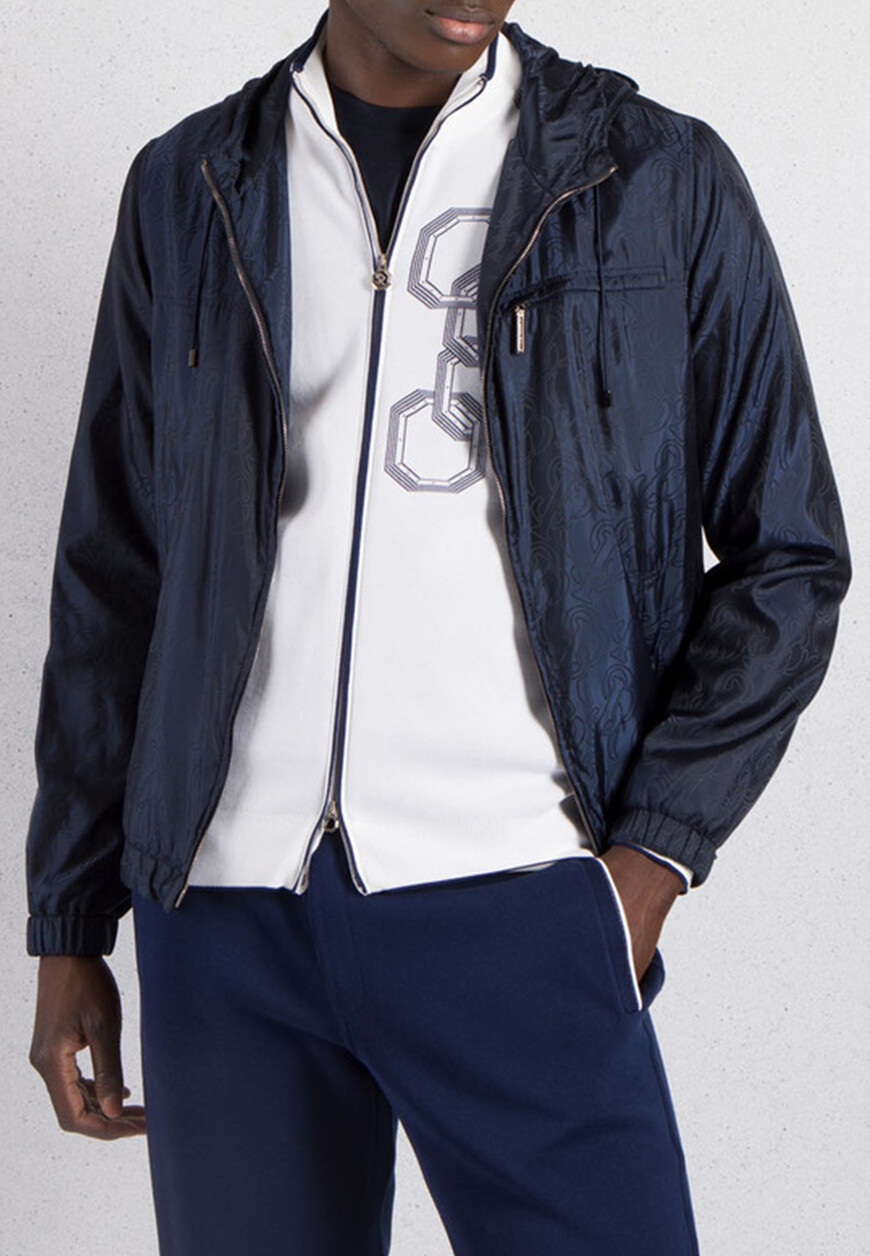 ветровка  из проверенных материалов спереди