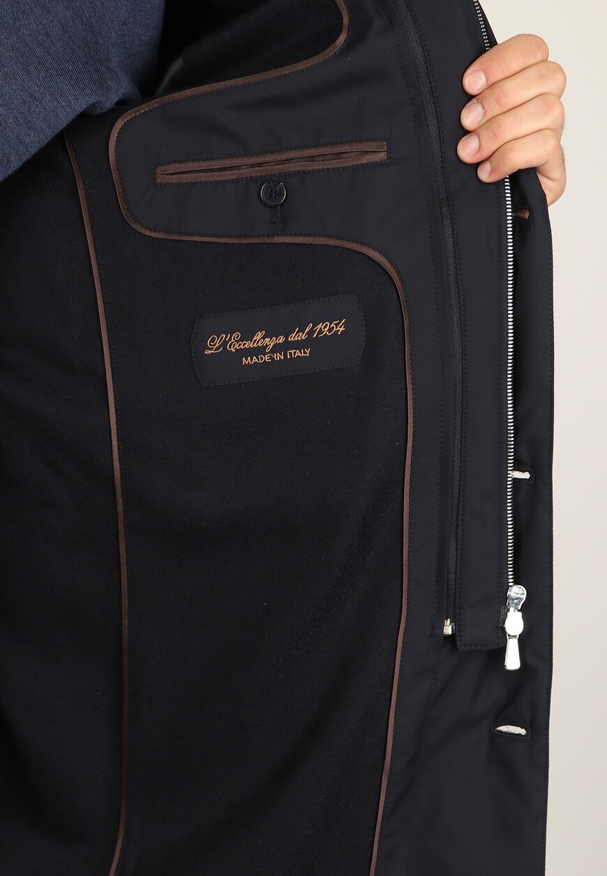 пуховик  классического стиля с лицевой стороны