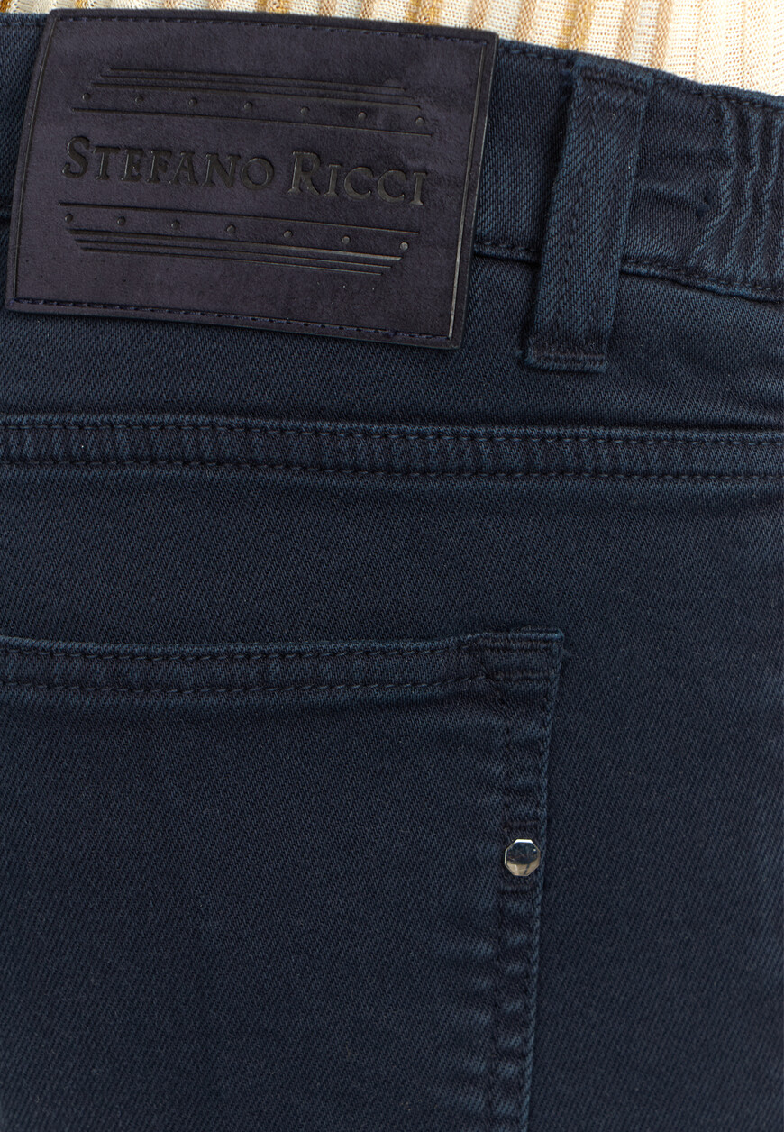 Товар синего цвета с внутренней стороны