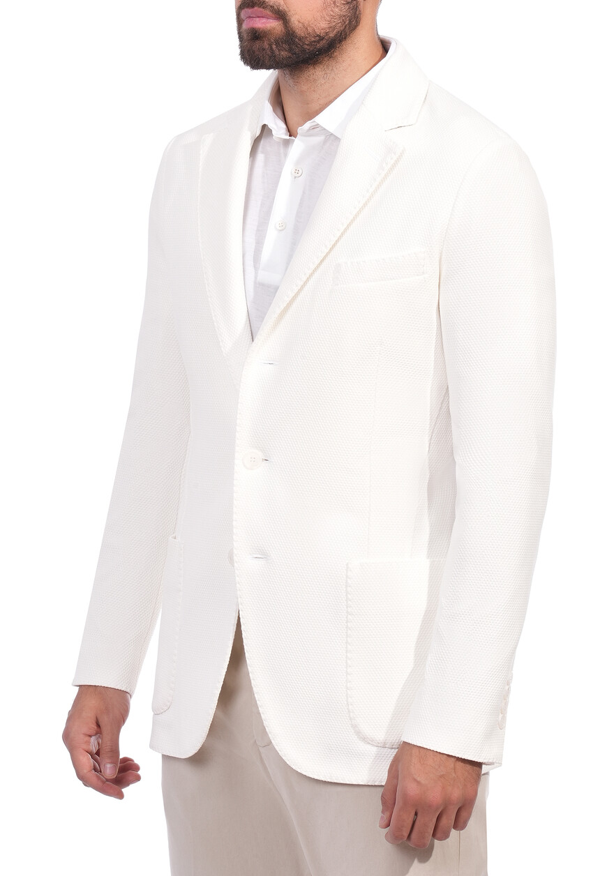 Товар белого цвета с внутренней стороны