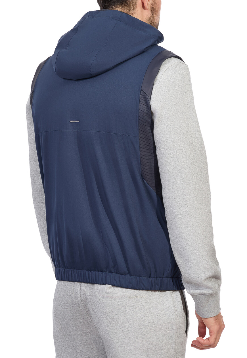 жилет  из проверенных материалов спереди