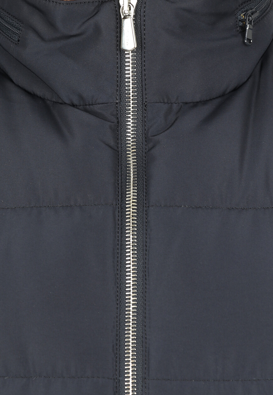 жилет  из проверенных материалов спереди