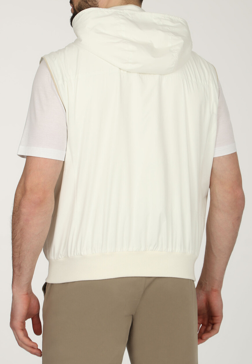 Товар белого цвета с внутренней стороны