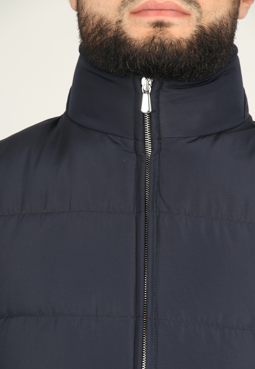 Товар синего цвета с внутренней стороны