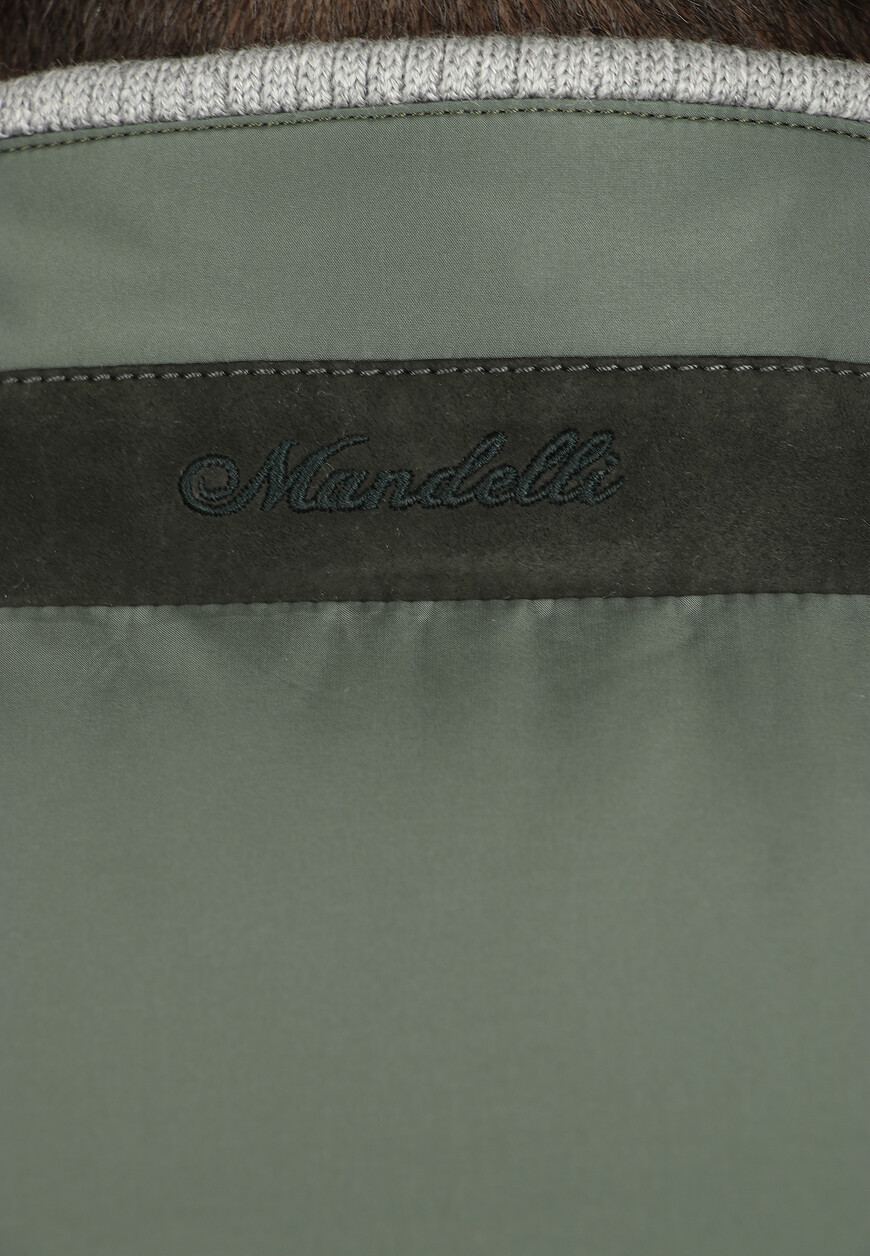 Товар зеленого цвета с внутренней стороны