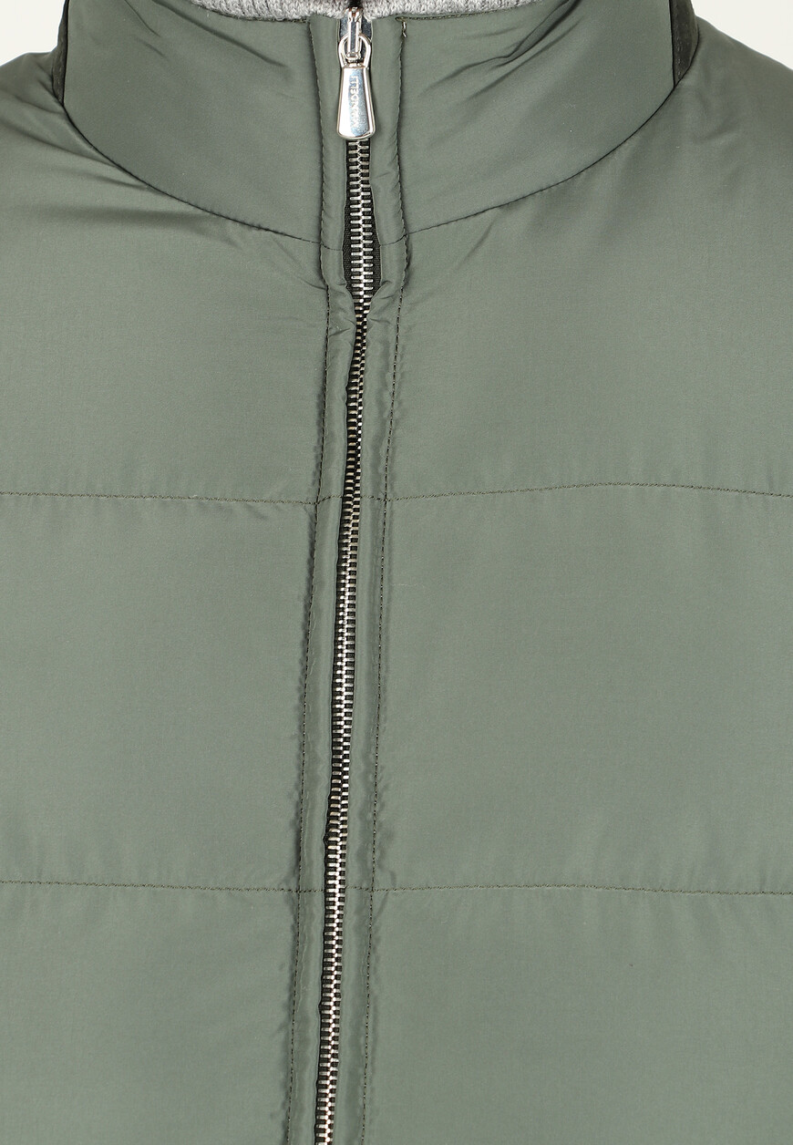 жилет  из проверенных материалов спереди