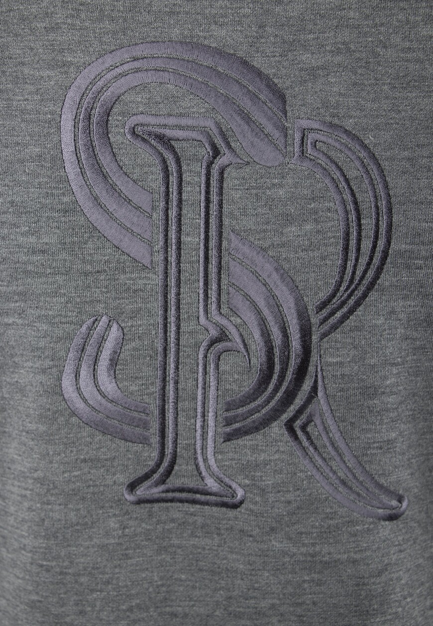 спортивный костюм  из проверенных материалов спереди