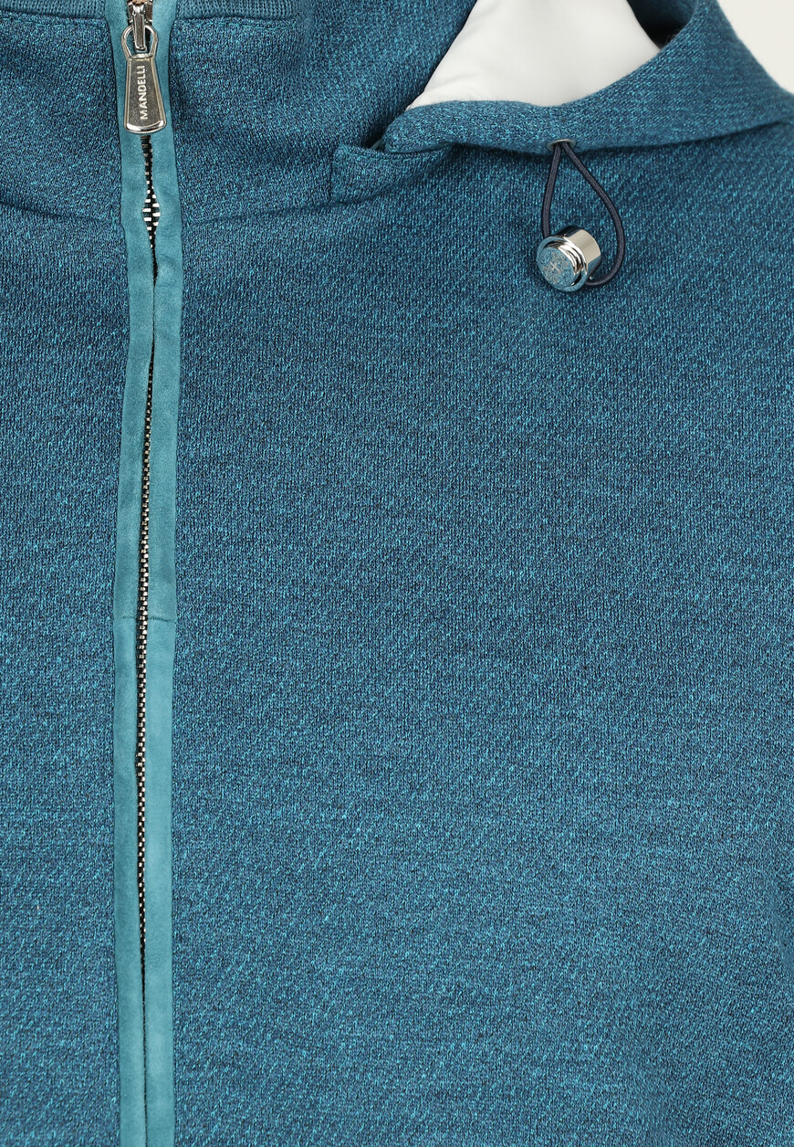 Товар голубого цвета с внутренней стороны