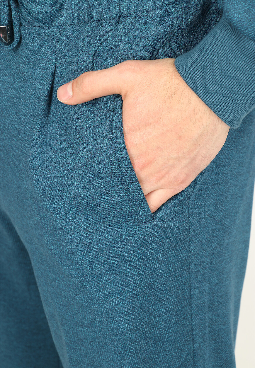 спортивный костюм  из проверенных материалов спереди