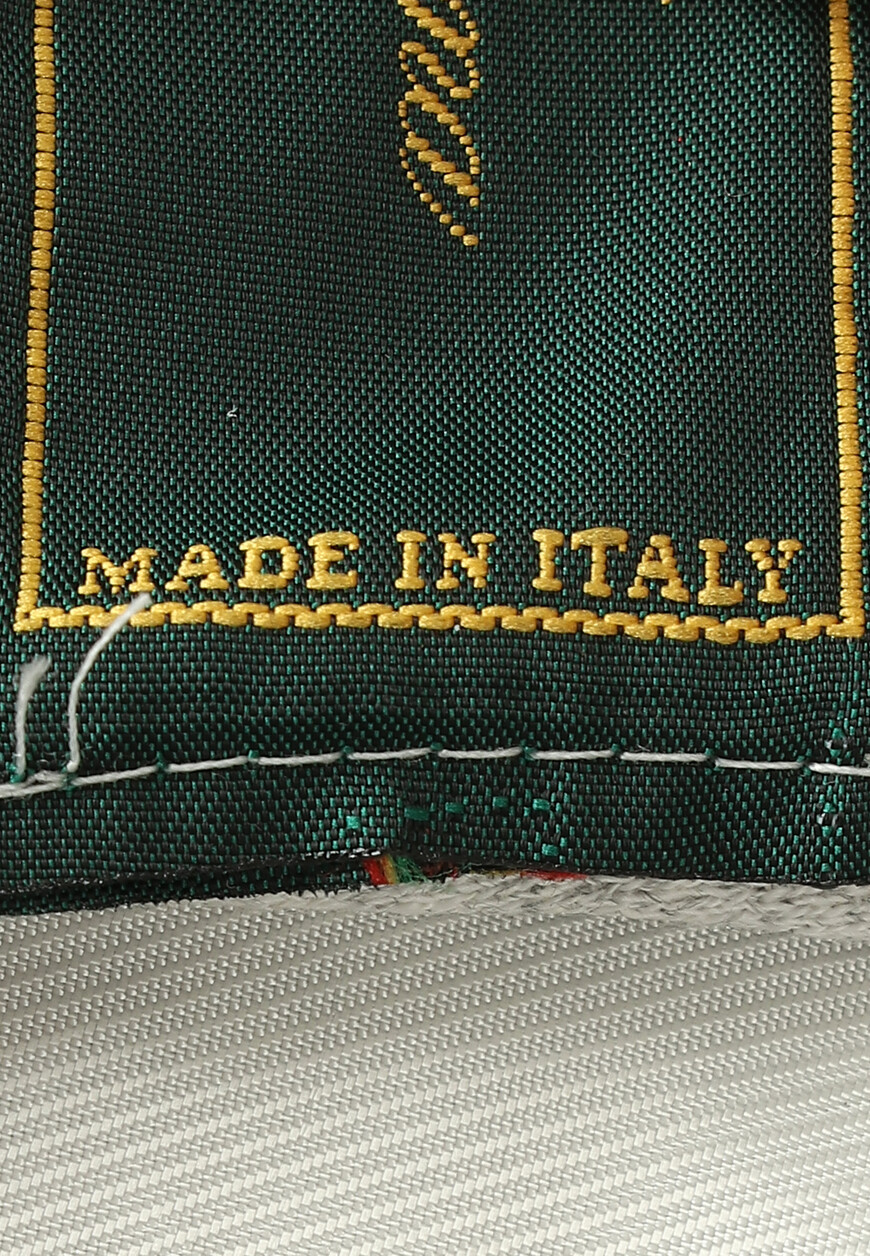 спортивный костюм  спортивного стиля с лицевой стороны