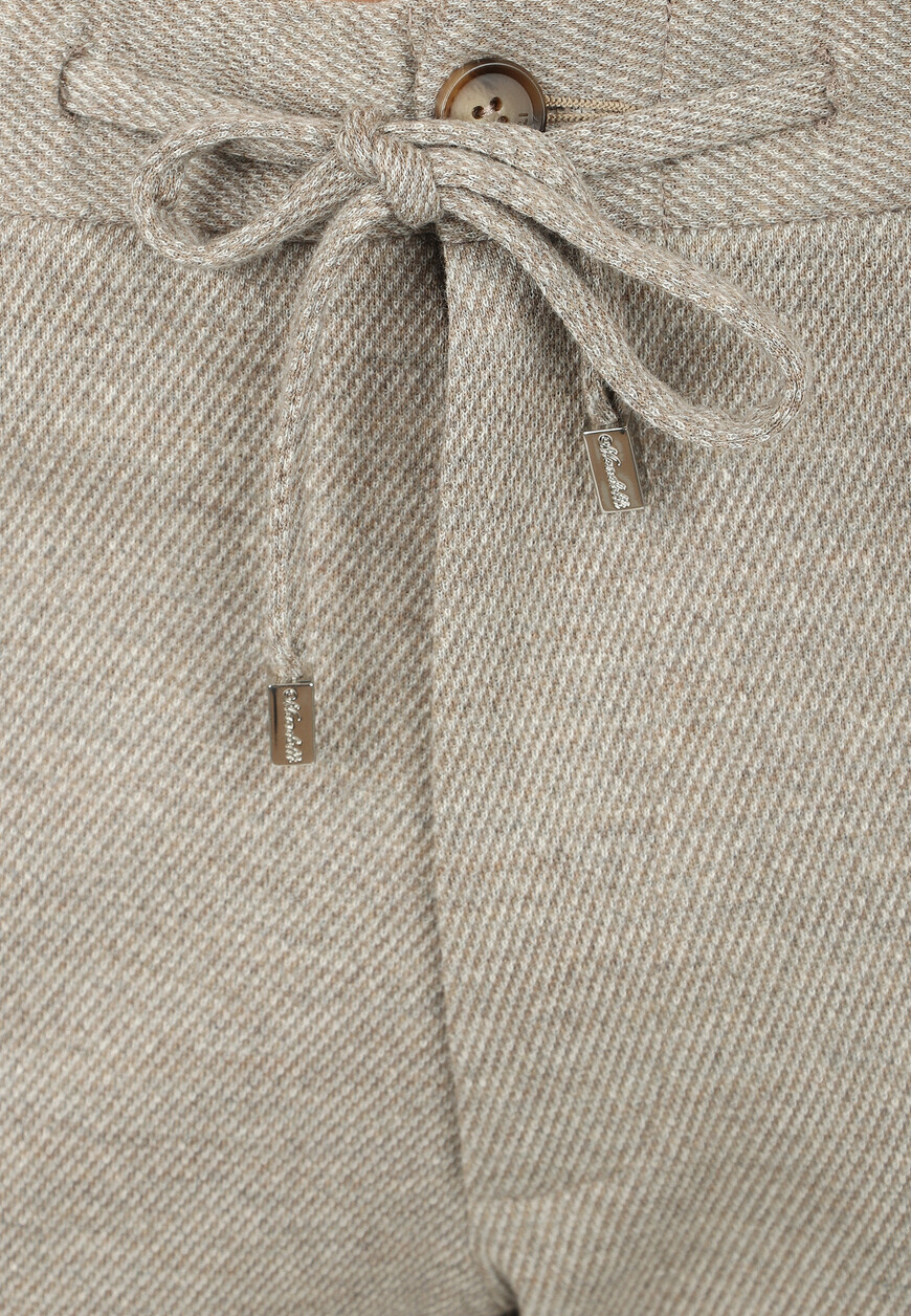 спортивный  из проверенных материалов спереди