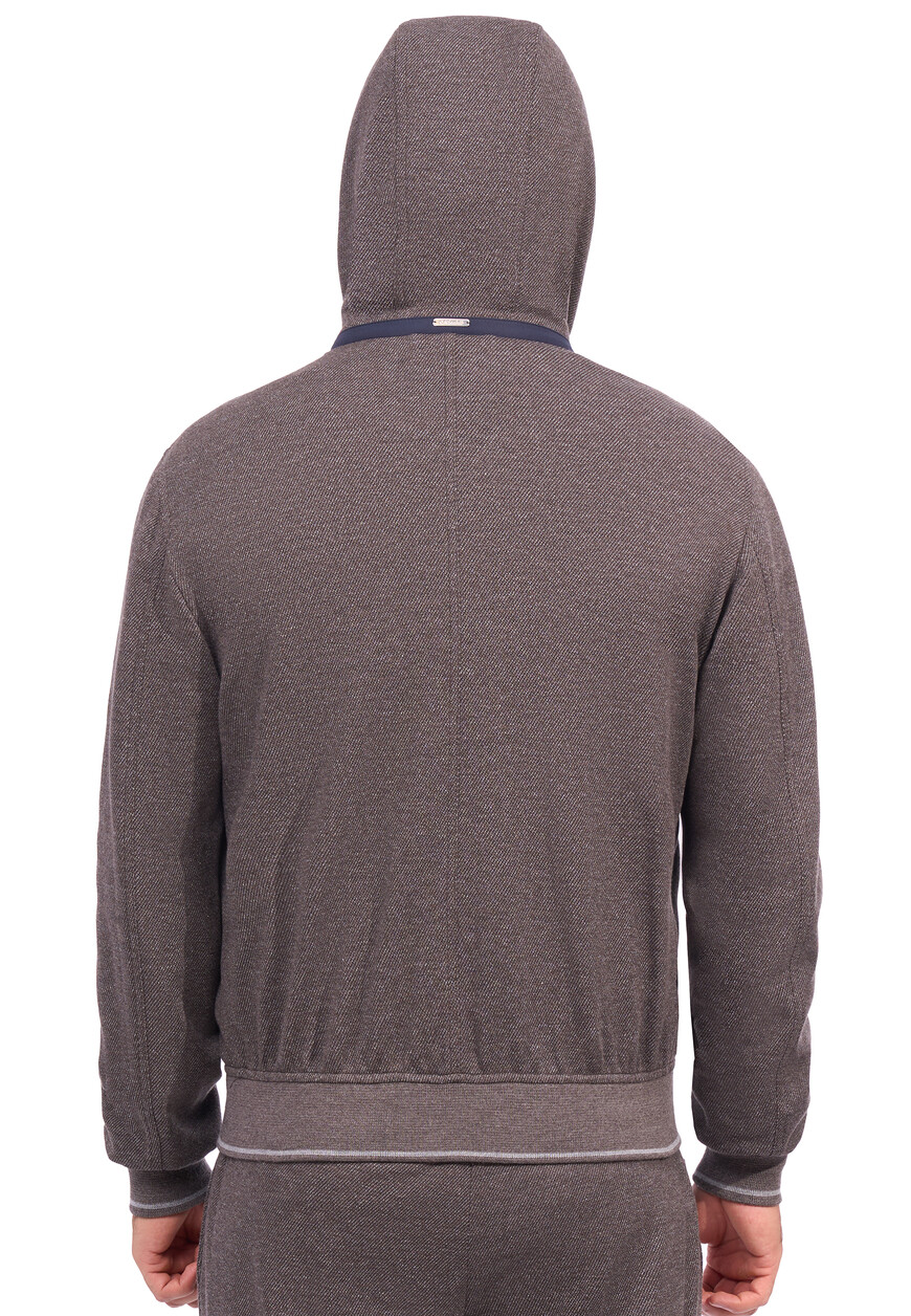 спортивный  из проверенных материалов спереди