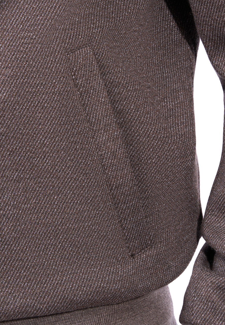 спортивный  классического стиля с лицевой стороны