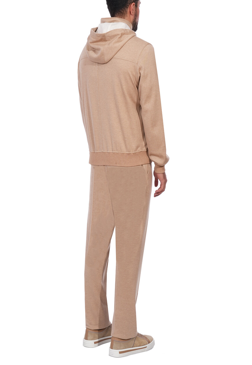 Товар бежевого цвета с внутренней стороны