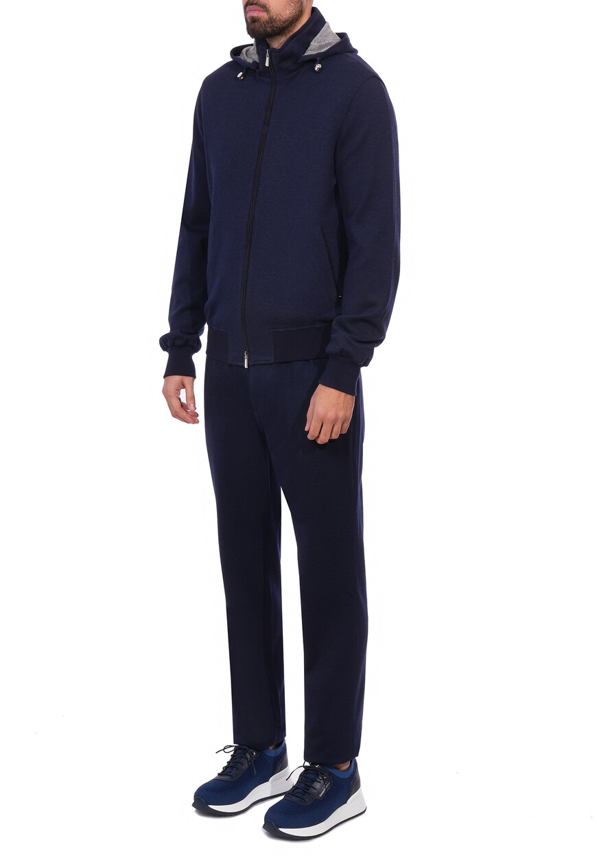 спортивный костюм  из италии вид сбоку