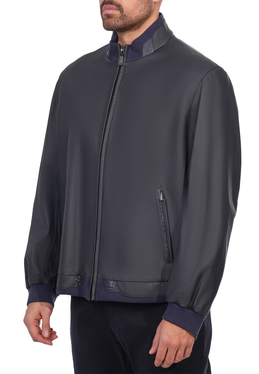 Товар синего цвета с внутренней стороны