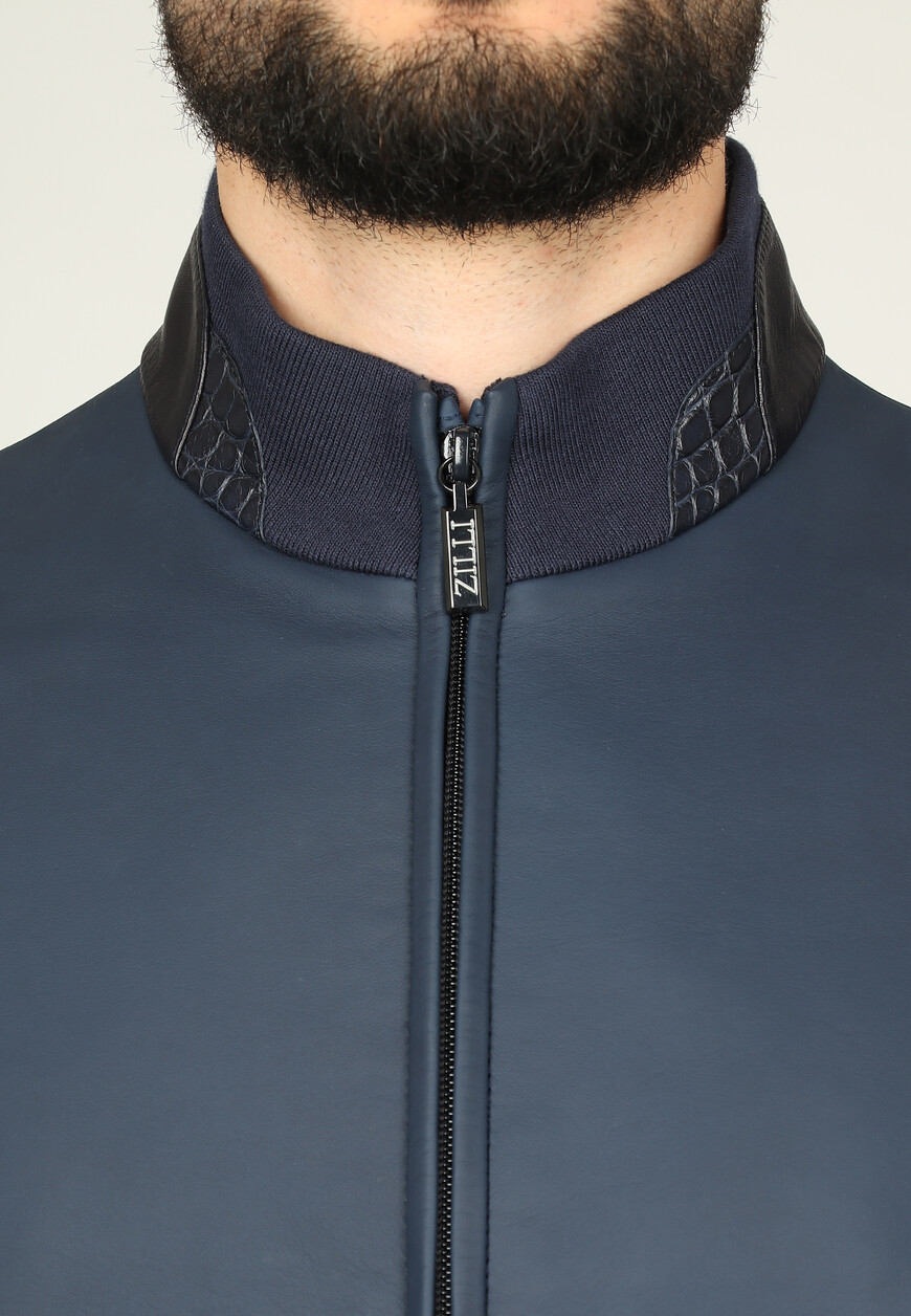 Товар синего цвета с внутренней стороны