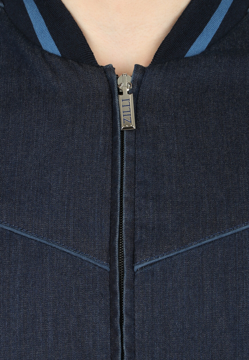 Товар синего цвета с внутренней стороны