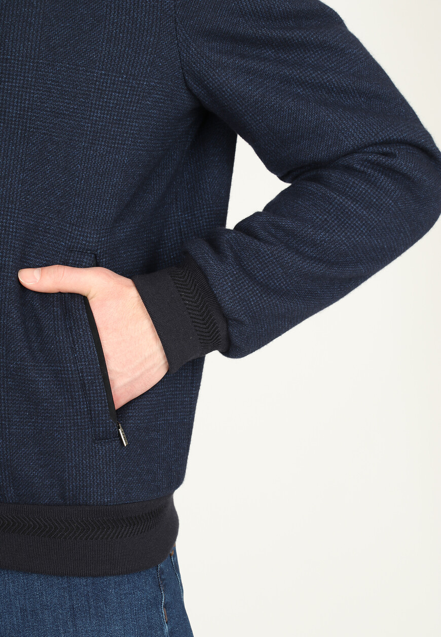 бомбер  из проверенных материалов спереди