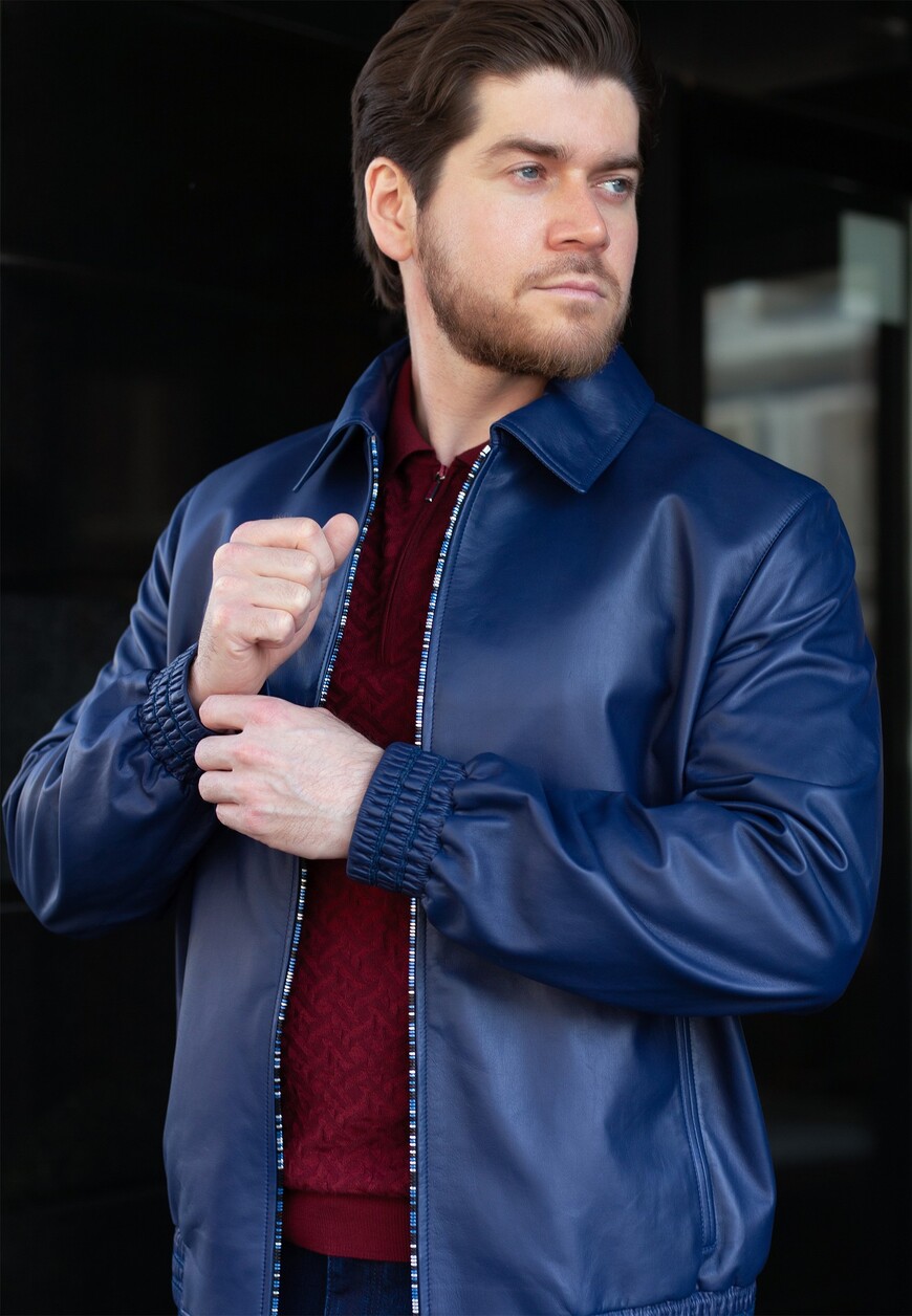 Товар синего цвета с внутренней стороны