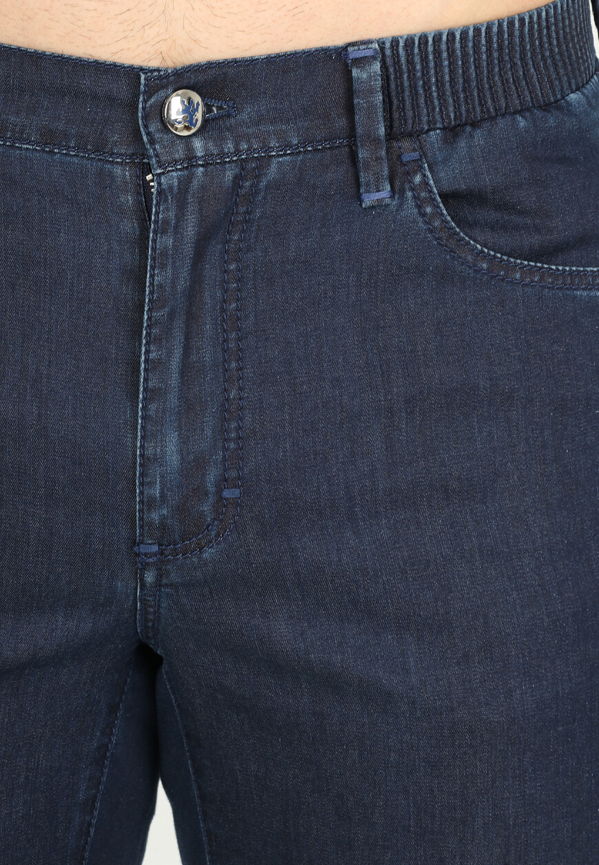 Товар синего цвета с внутренней стороны