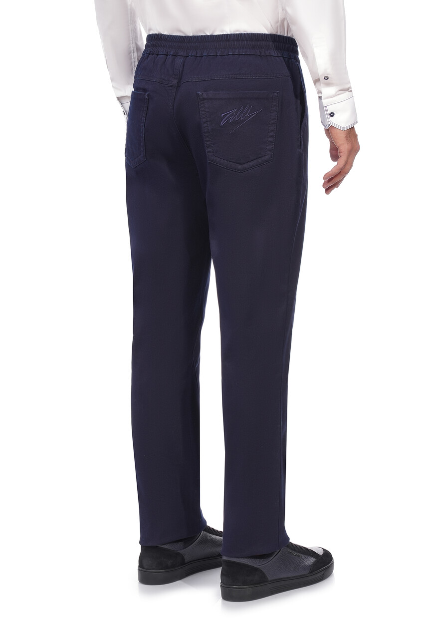 джинсы  из проверенных материалов спереди