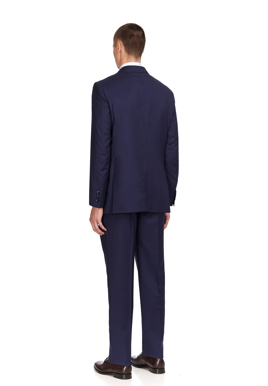 костюм классика  от бренда zilli вид слева