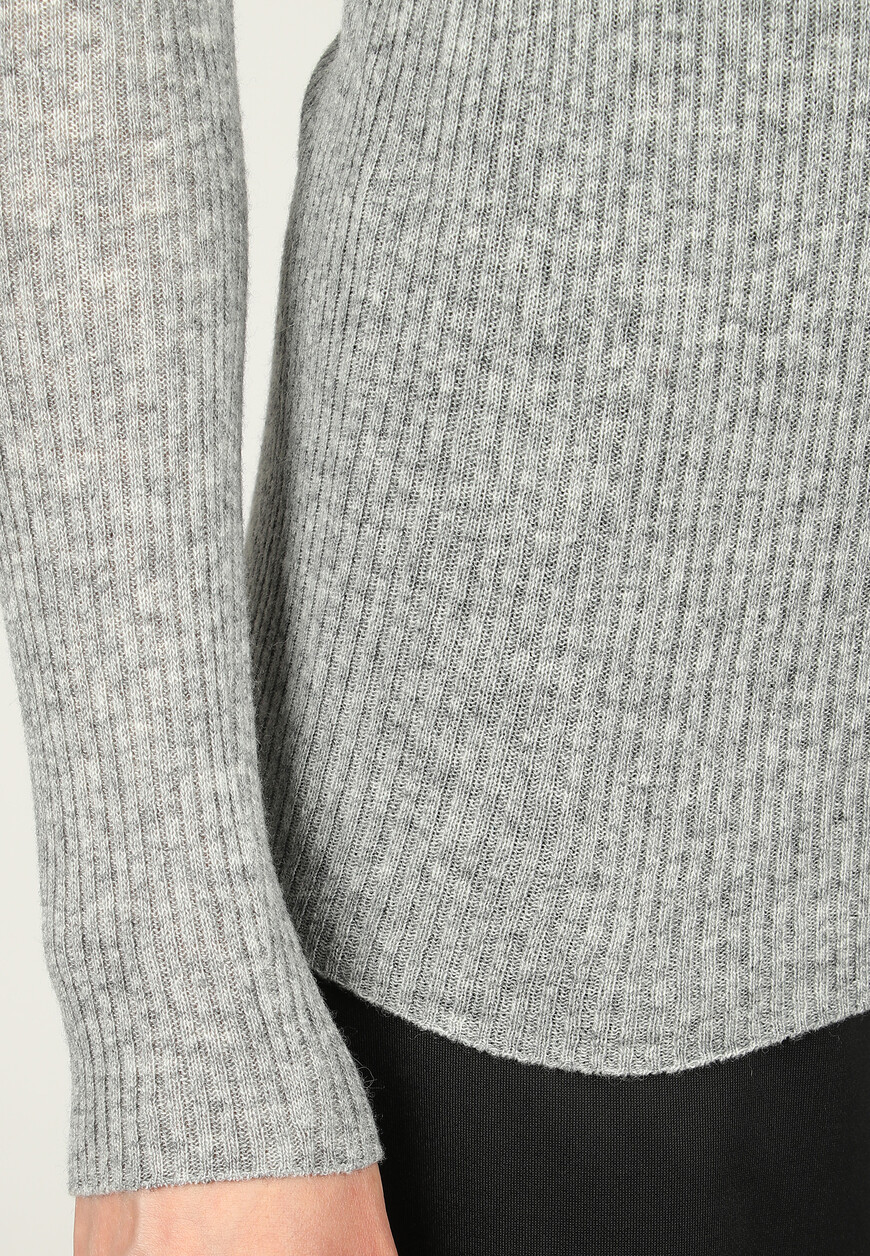 водолазка  MADP02F010 по распродаже