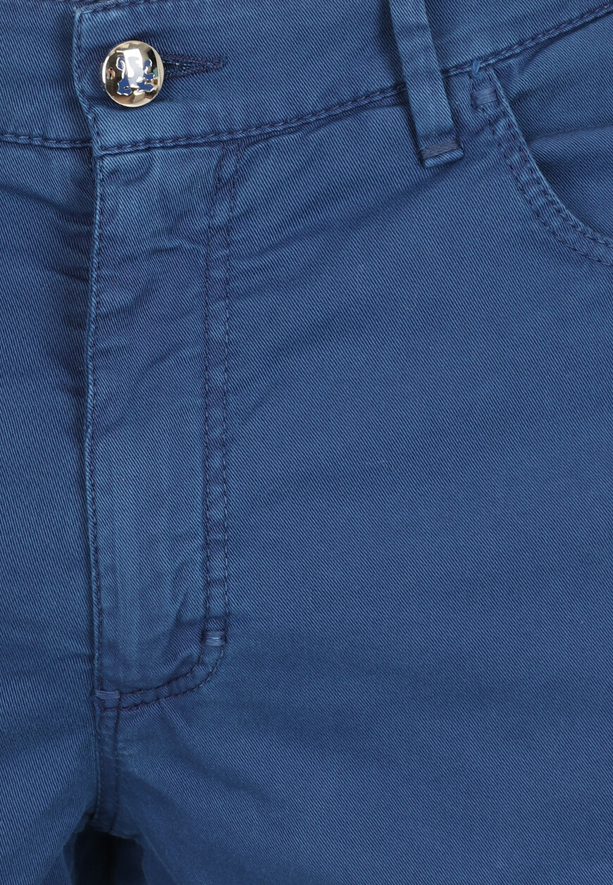 Товар голубого цвета с внутренней стороны