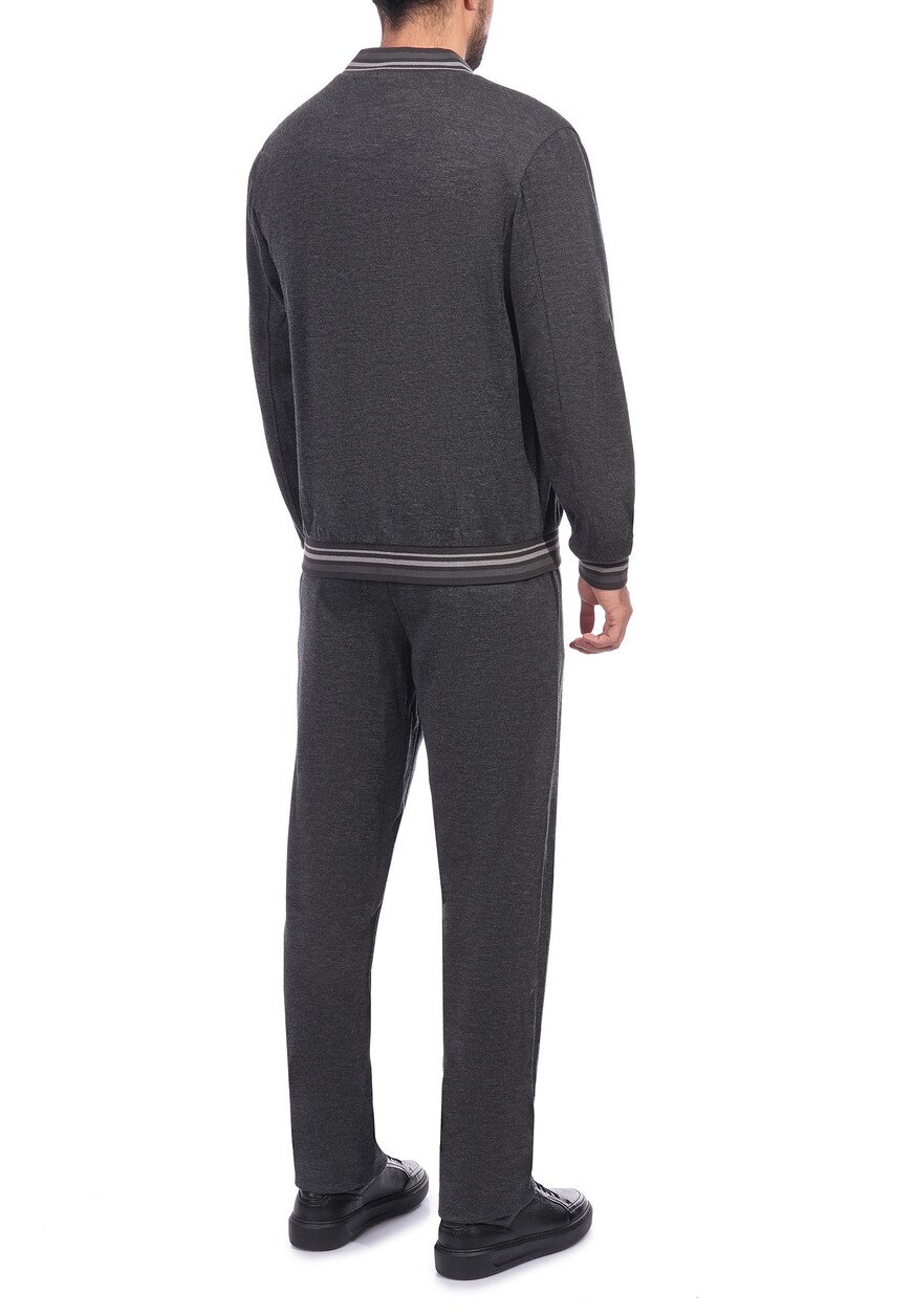 Товар серого цвета с внутренней стороны