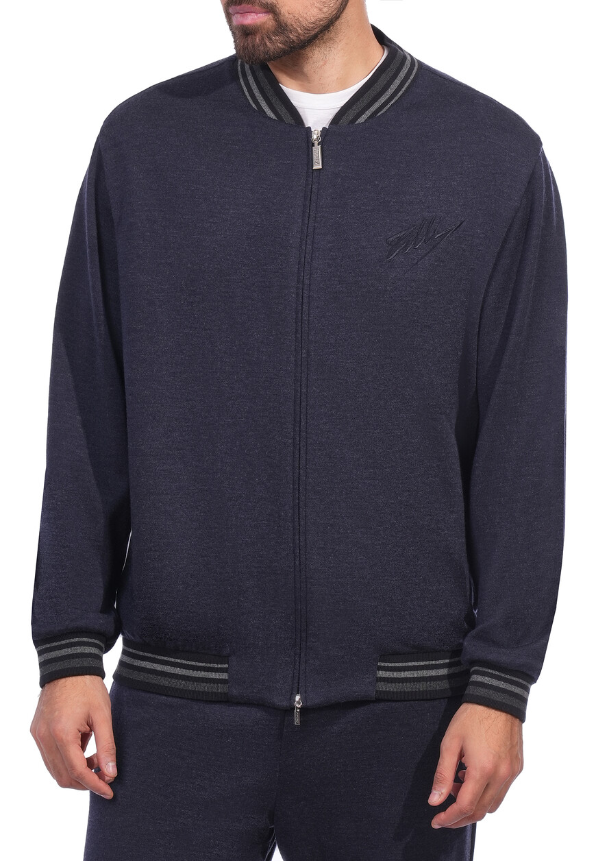 Товар синего цвета с внутренней стороны