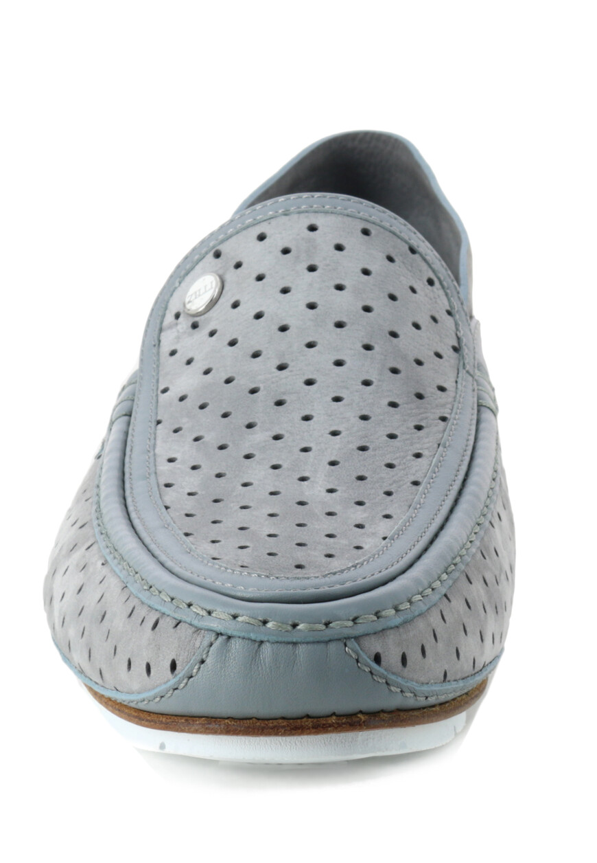 Товар серого цвета с внутренней стороны