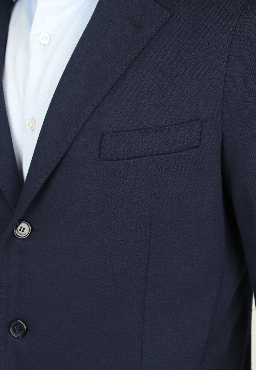 Товар синего цвета с внутренней стороны