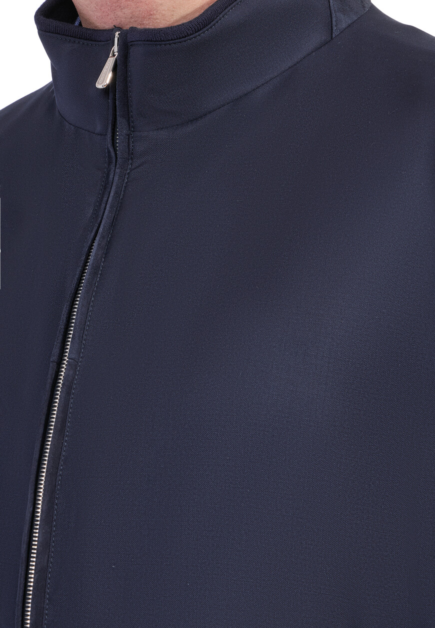 куртка  из проверенных материалов спереди