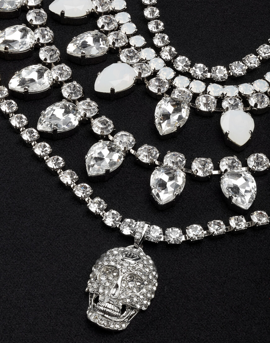 украшение  от бренда philipp plein вид слева