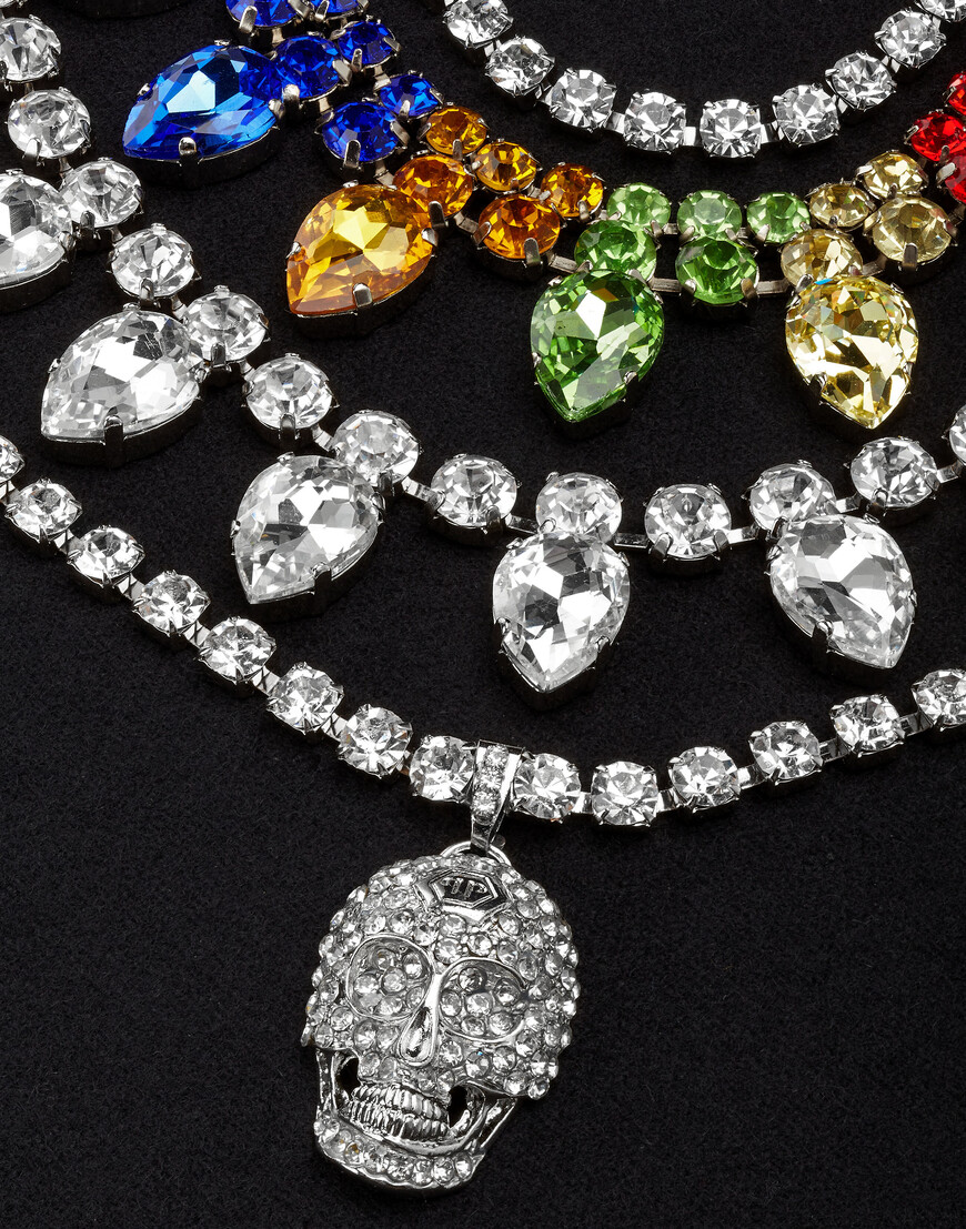 украшение  от бренда philipp plein вид слева