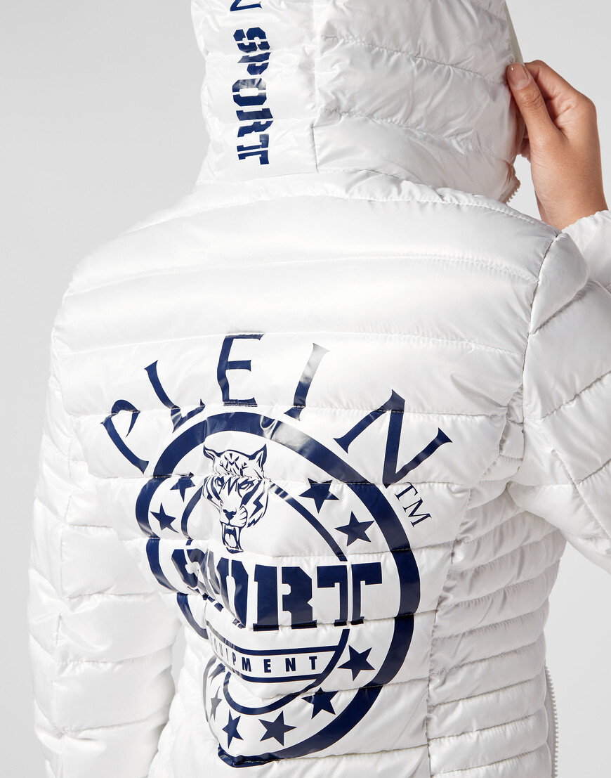 Продукция для женщин по распродаже