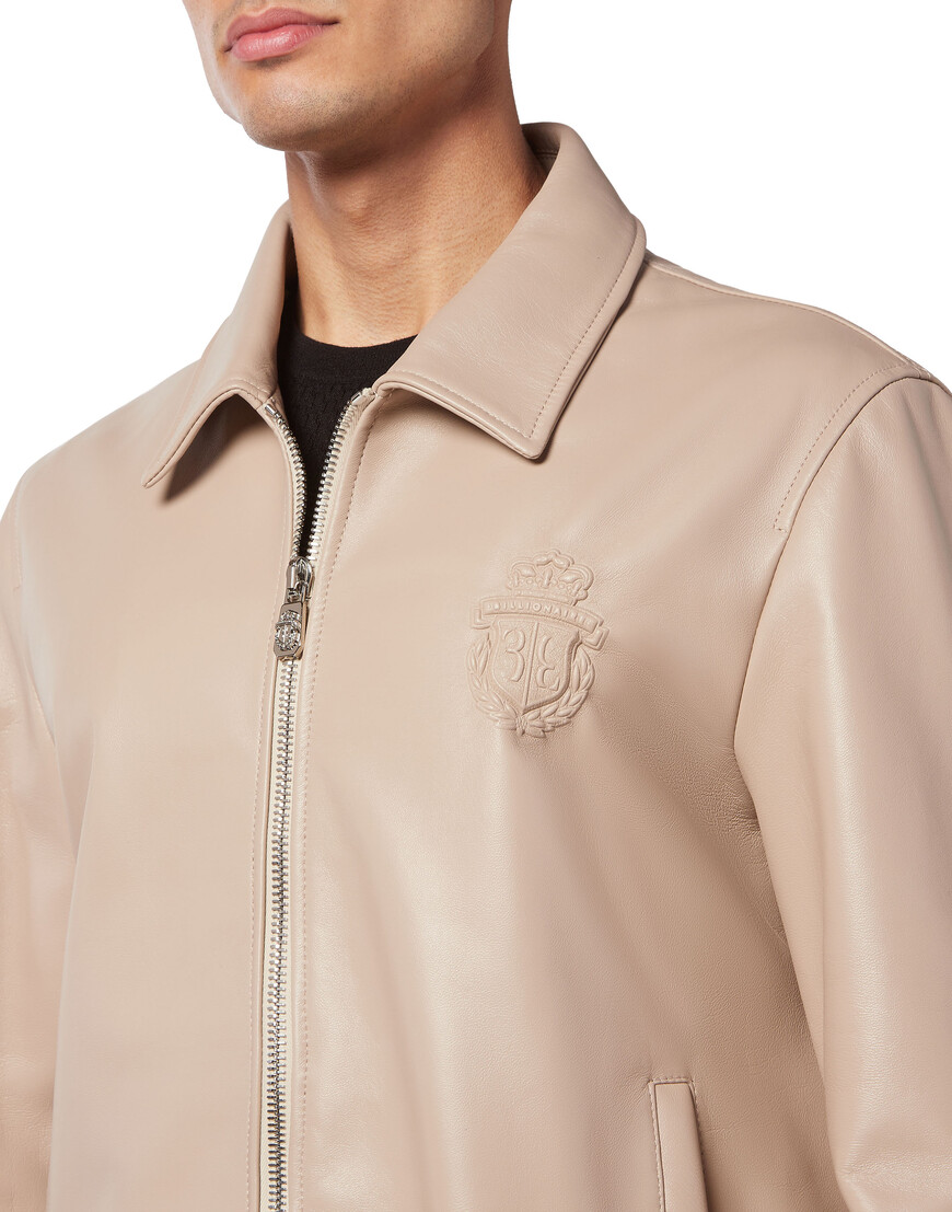 Товар бежевого цвета с внутренней стороны