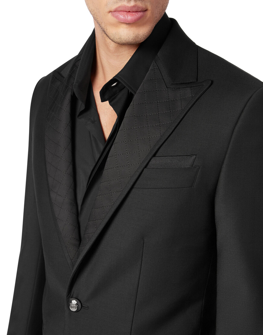 Товар черного цвета с внутренней стороны