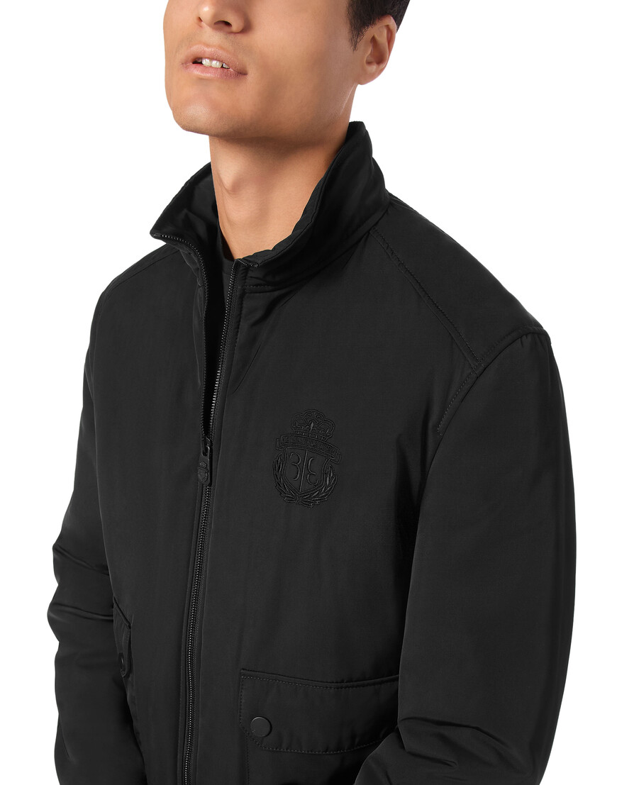 Товар черного цвета с внутренней стороны