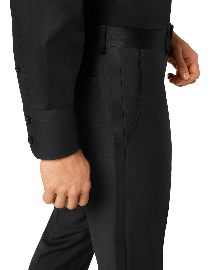 Товар черного цвета по низкой цене