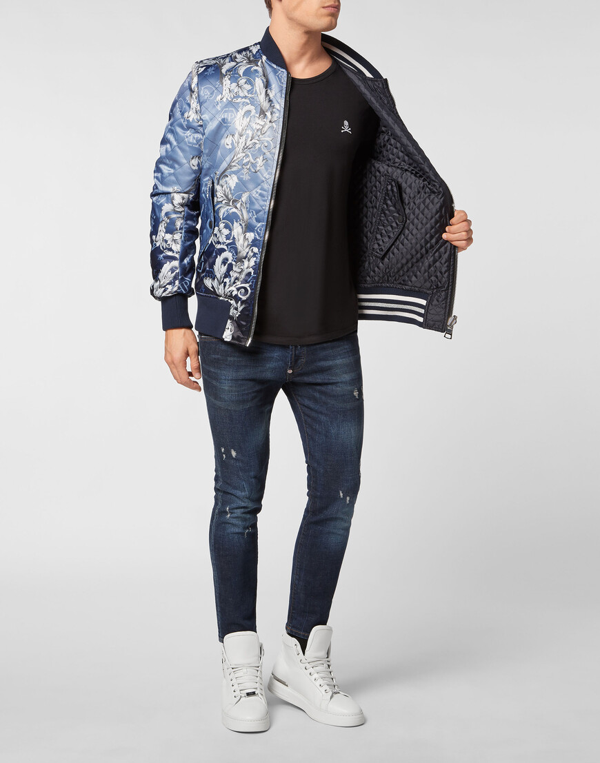 бомбер  универсального стиля с лицевой стороны