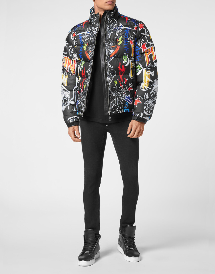 Товар черного цвета с внутренней стороны