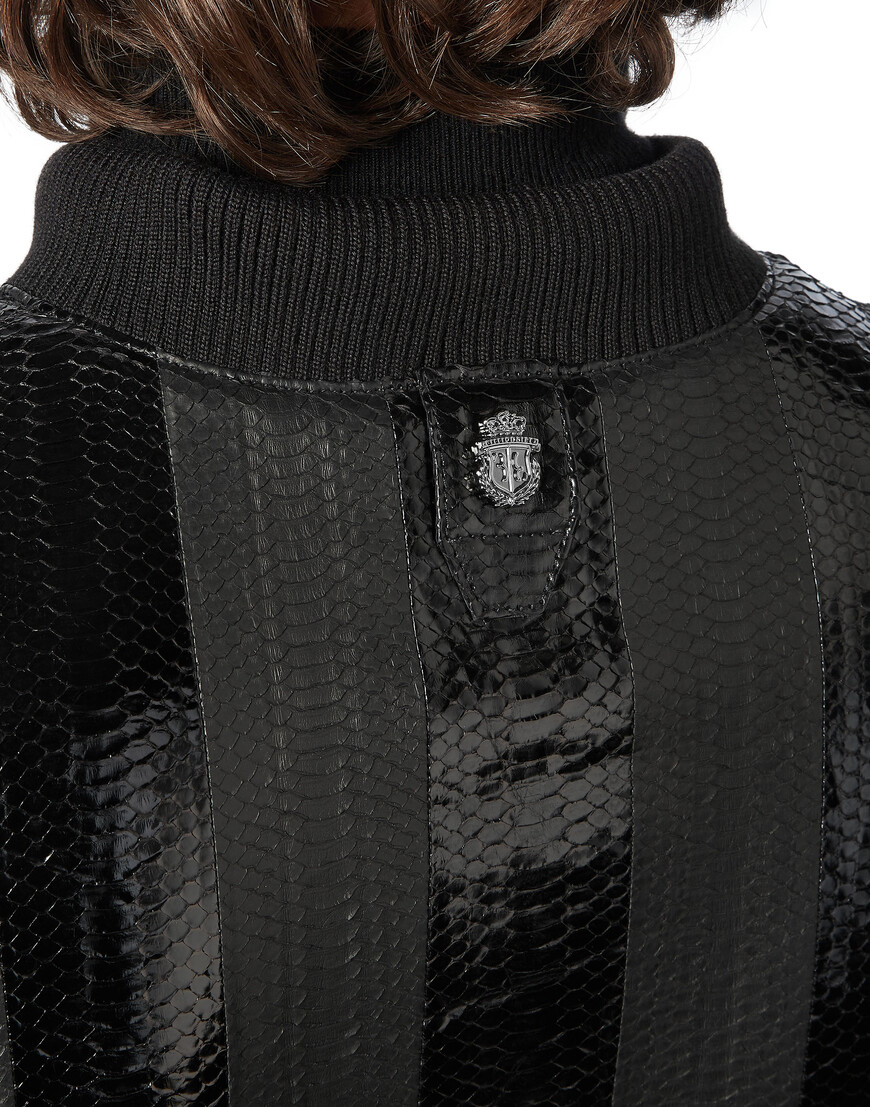 бомбер  из проверенных материалов спереди