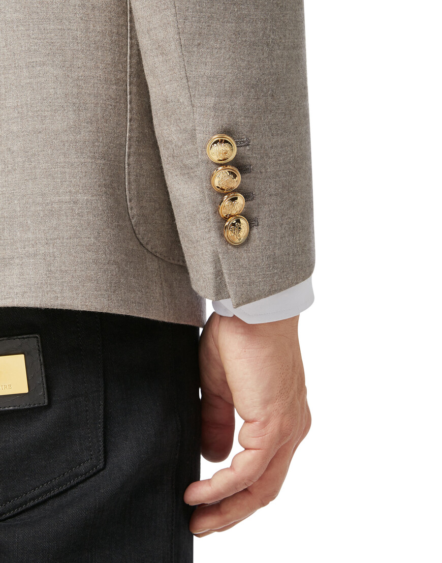 Товар бежевого цвета с внутренней стороны