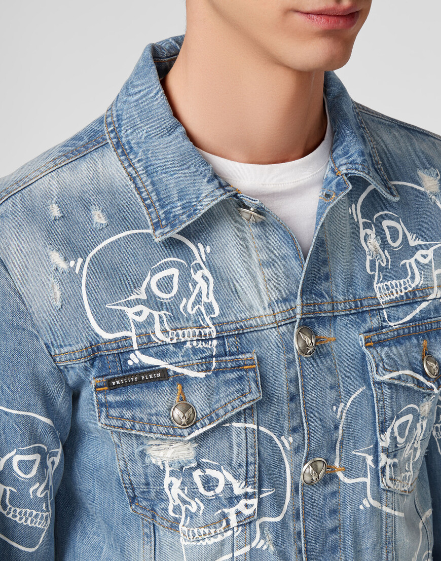 джинсовая куртка  из проверенных материалов спереди