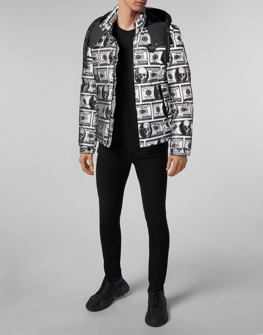 Товар черного цвета с внутренней стороны