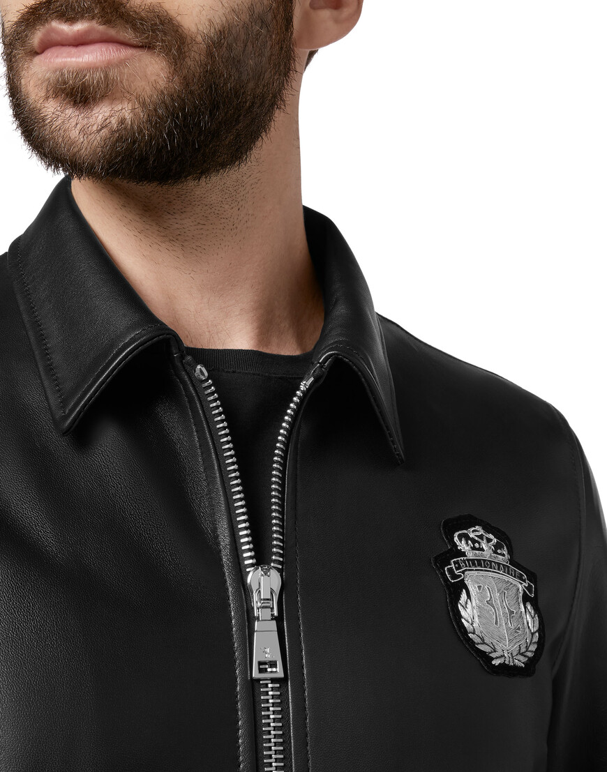 Товар черного цвета с внутренней стороны