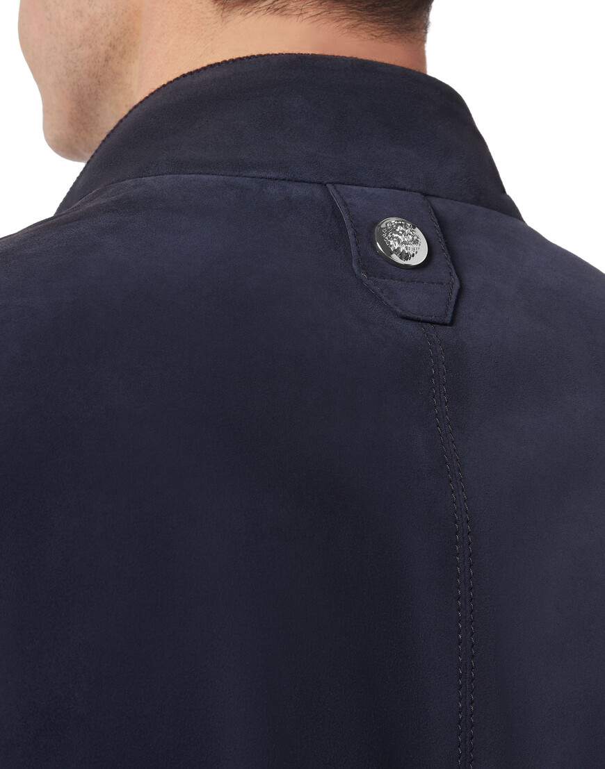 Товар синего цвета с внутренней стороны