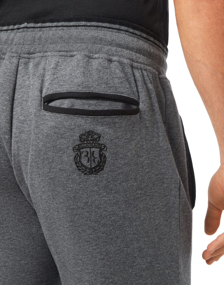 костюм спортивный  из проверенных материалов спереди